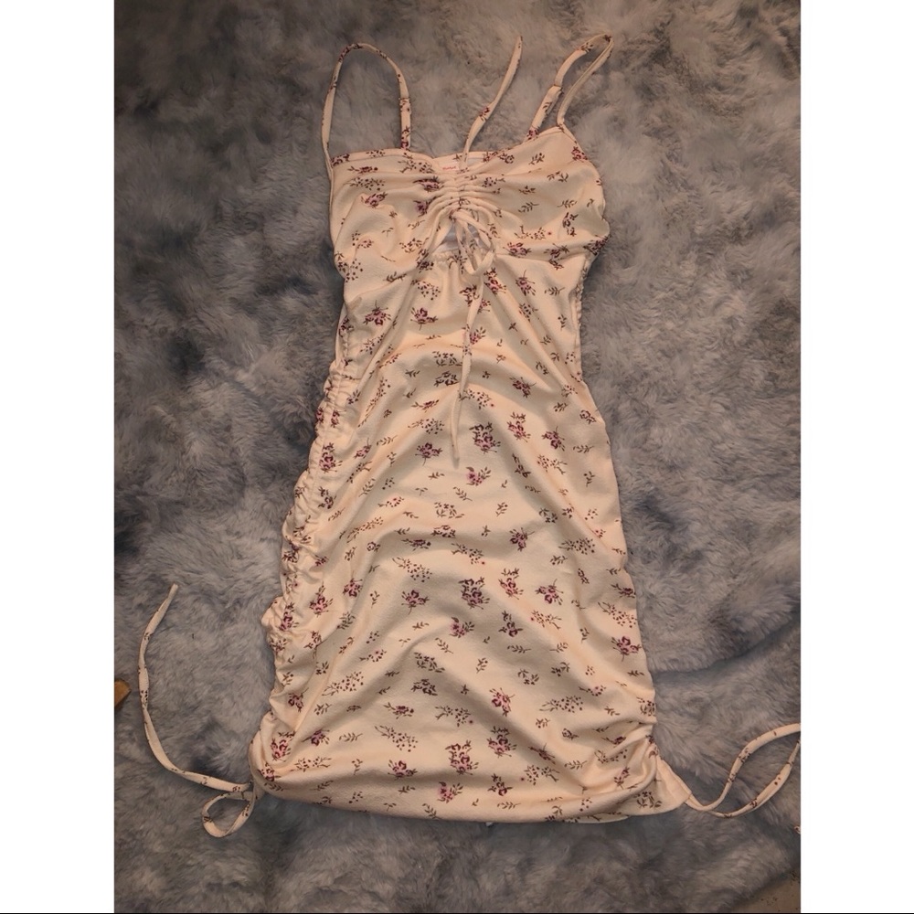 Romwe flowery short dress. Medium